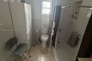 252 E 37th St, Hialeah, FL 33013 - Photo 27