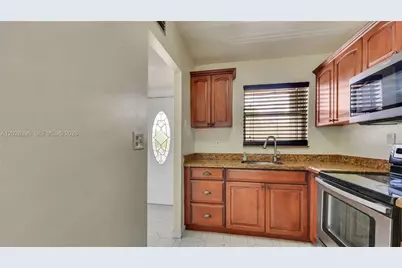 2811 N Pine Island Rd #302, Sunrise, FL 33322 - Photo 5