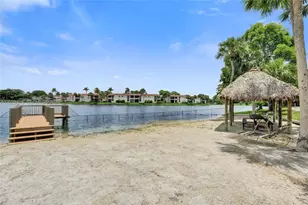 901 Colony Point Cir, Pembroke Pines, FL 33026 - Photo 43