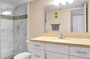 901 Colony Point Cir, Pembroke Pines, FL 33026 - Photo 9