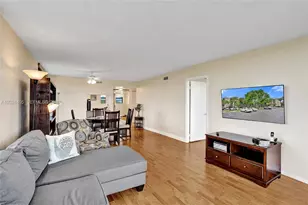 901 Colony Point Cir, Pembroke Pines, FL 33026 - Photo 19