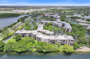 901 Colony Point Cir, Pembroke Pines, FL 33026 - Photo 43