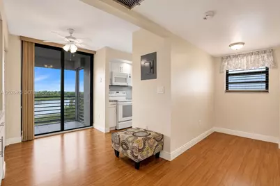 901 Colony Point Cir #501, Pembroke Pines, FL 33026 - Photo 3