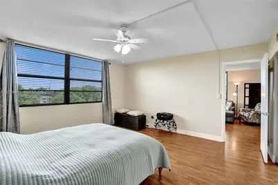 901 Colony Point Cir #501, Pembroke Pines, FL 33026 - Photo 25