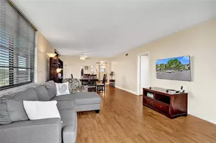 901 Colony Point Cir, Pembroke Pines, FL 33026 - Photo 19