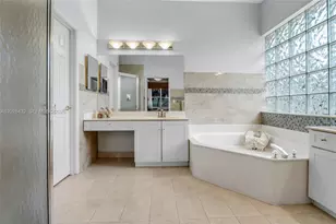 3852 Oak Ridge Cir, Weston, FL 33331 - Photo 19