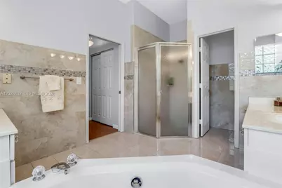 3852 Oak Ridge Cir, Weston, FL 33331 - Photo 21