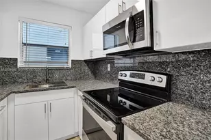 114 SE 8th St, Hallandale Beach, FL 33009 - Photo 23