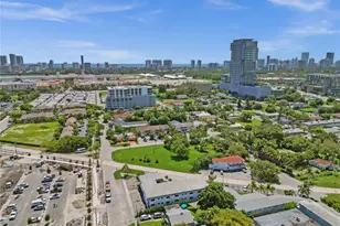 114 SE 8th St, Hallandale Beach, FL 33009 - Photo 3