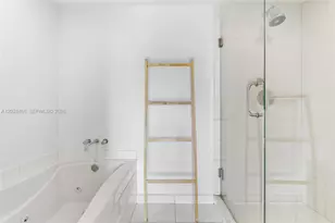 55 SE 6th St, Miami, FL 33131 - Photo 11