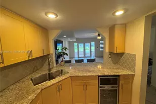 7033 NW 169th St, Hialeah, FL 33015 - Photo 9