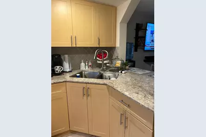 7033 NW 169th St, Hialeah, FL 33015 - Photo 3