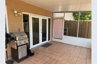 7033 NW 169th St, Hialeah, FL 33015 - Photo 17