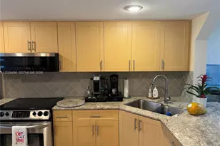 7033 NW 169th St, Hialeah, FL 33015 - Photo 3