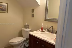 7033 NW 169th St, Hialeah, FL 33015 - Photo 5