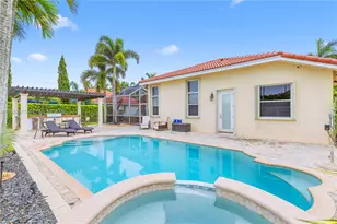 1714 Victoria Pointe Cir, Weston, FL 33327 - Photo 3