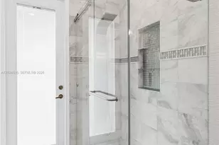 1714 Victoria Pointe Cir, Weston, FL 33327 - Photo 27