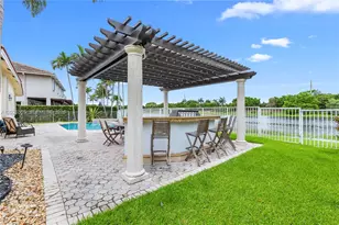 1714 Victoria Pointe Cir, Weston, FL 33327 - Photo 5