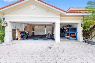 1714 Victoria Pointe Cir, Weston, FL 33327 - Photo 33