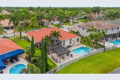 1714 Victoria Pointe Cir, Weston, FL 33327 - Photo 39