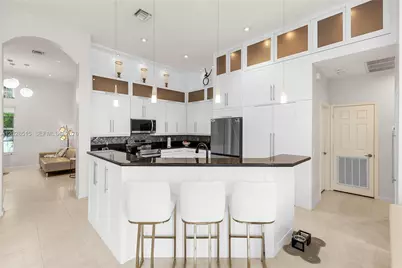 1714 Victoria Pointe Cir, Weston, FL 33327 - Photo 13