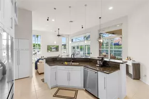 1714 Victoria Pointe Cir, Weston, FL 33327 - Photo 15