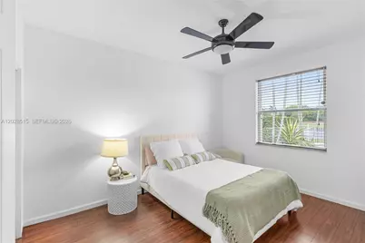 1714 Victoria Pointe Cir, Weston, FL 33327 - Photo 25