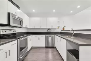 9581 SW 3rd St, Pembroke Pines, FL 33025 - Photo 9