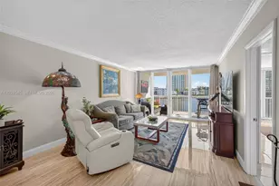121 Golden Isles Dr, Hallandale Beach, FL 33009 - Photo 15