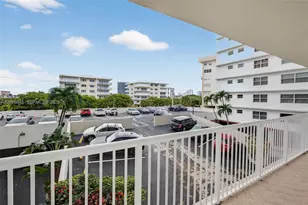 121 Golden Isles Dr, Hallandale Beach, FL 33009 - Photo 11