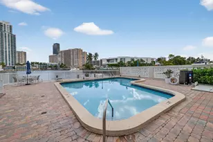 121 Golden Isles Dr, Hallandale Beach, FL 33009 - Photo 9