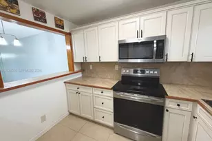 9281 Sunrise Lakes Blvd, Sunrise, FL 33322 - Photo 9