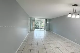 9281 Sunrise Lakes Blvd, Sunrise, FL 33322 - Photo 19