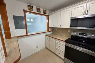 9281 Sunrise Lakes Blvd, Sunrise, FL 33322 - Photo 7