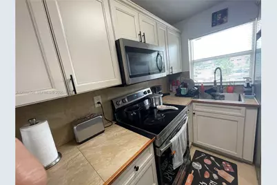 9281 Sunrise Lakes Blvd #209, Sunrise, FL 33322 - Photo 5