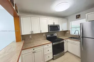 9281 Sunrise Lakes Blvd, Sunrise, FL 33322 - Photo 5