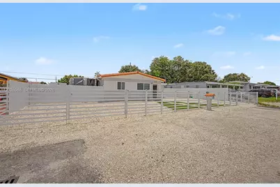 10345 NW 35th Ct, Miami, FL 33147 - Photo 45