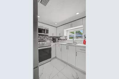 10345 NW 35th Ct, Miami, FL 33147 - Photo 9