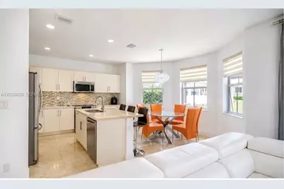 10555 NW 69th Ter, Doral, FL 33178 - Photo 15
