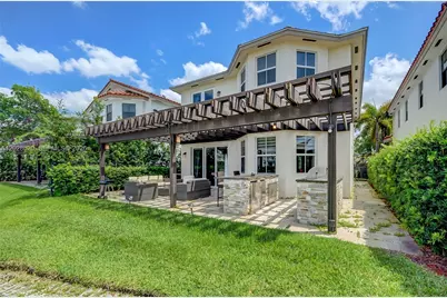 10555 NW 69th Ter, Doral, FL 33178 - Photo 9