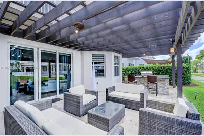 10555 NW 69th Ter, Doral, FL 33178 - Photo 3