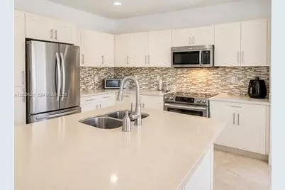 10555 NW 69th Ter, Doral, FL 33178 - Photo 9
