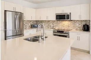 10555 NW 69th Terrace, Doral, FL 33178 - Photo 9
