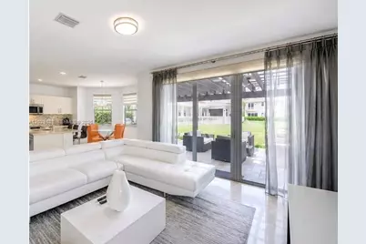 10555 NW 69th Ter, Doral, FL 33178 - Photo 17