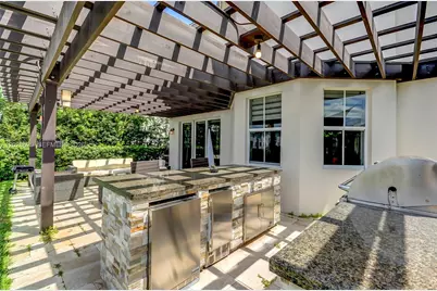 10555 NW 69th Ter, Doral, FL 33178 - Photo 5