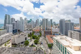 121 NE 5th St, Miami, FL 33132 - Photo 17