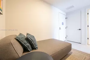 121 NE 5th St, Miami, FL 33132 - Photo 25