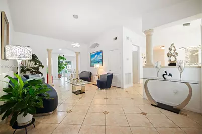 7819 NW 166th Ter, Miami Lakes, FL 33016 - Photo 5