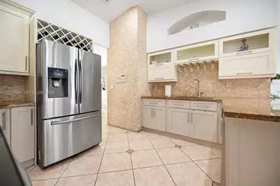 7819 NW 166th Ter, Miami Lakes, FL 33016 - Photo 13