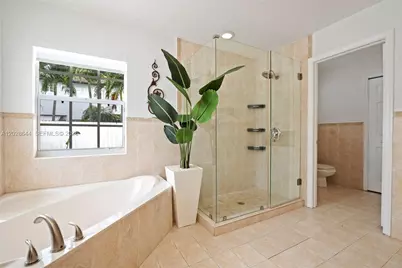 7819 NW 166th Ter, Miami Lakes, FL 33016 - Photo 19